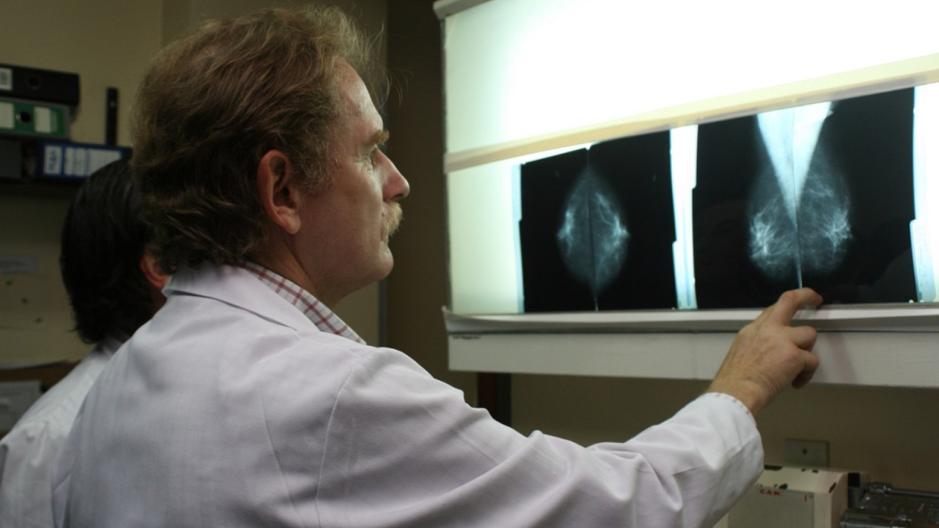 Estudio de mamografía en un centro de diagnóstico médico